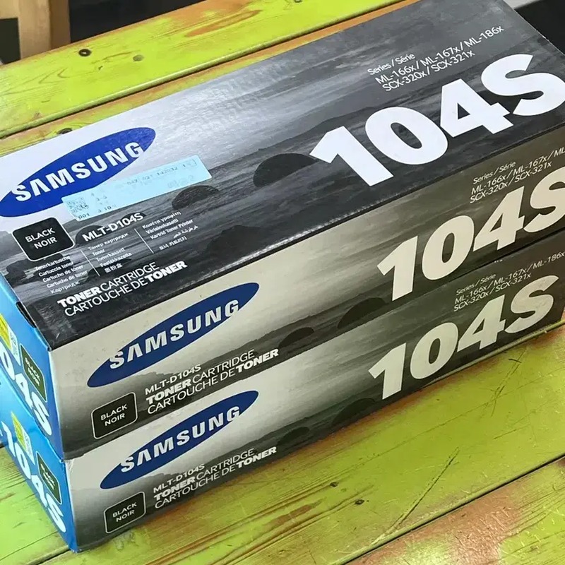 Samsung MLT-104S original toner product packaging